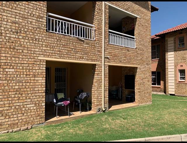 2 BEDROOM APARTMENT FOR SALE IN VANDERBIJLPARK SE 2